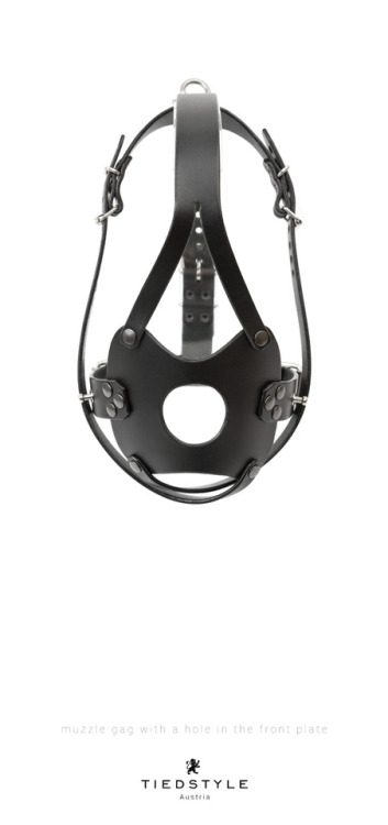 Muzzle gag with a leather front panel (with hole) for additional inflatable gags. Full adjustable. A