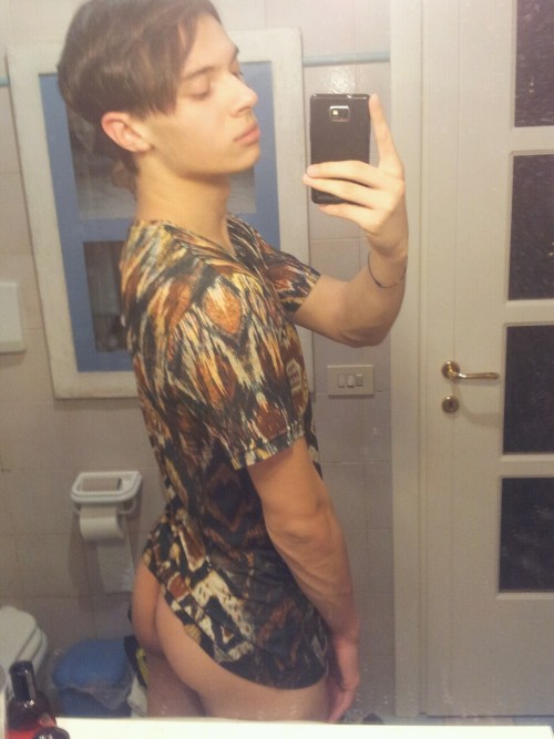 bonertodie:okay this tshirt fits me perfectly