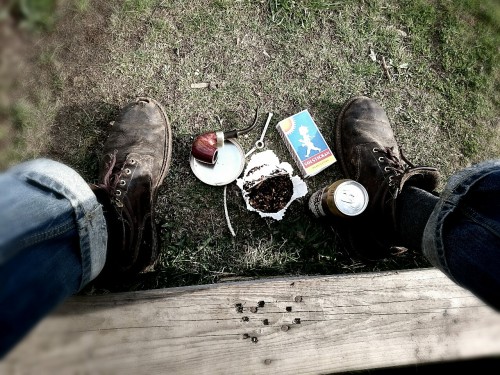 withinonewall:  A fresh can of tobacco, sunshine and kiddybeer. Life smiles at me.