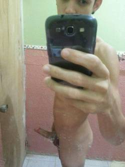 vergasyfetichesgay:  Sexy Boricua flaquito y con una deliciosa vergota!  …Para ver mas latinos vergones entra a vergasyfetichesgay  