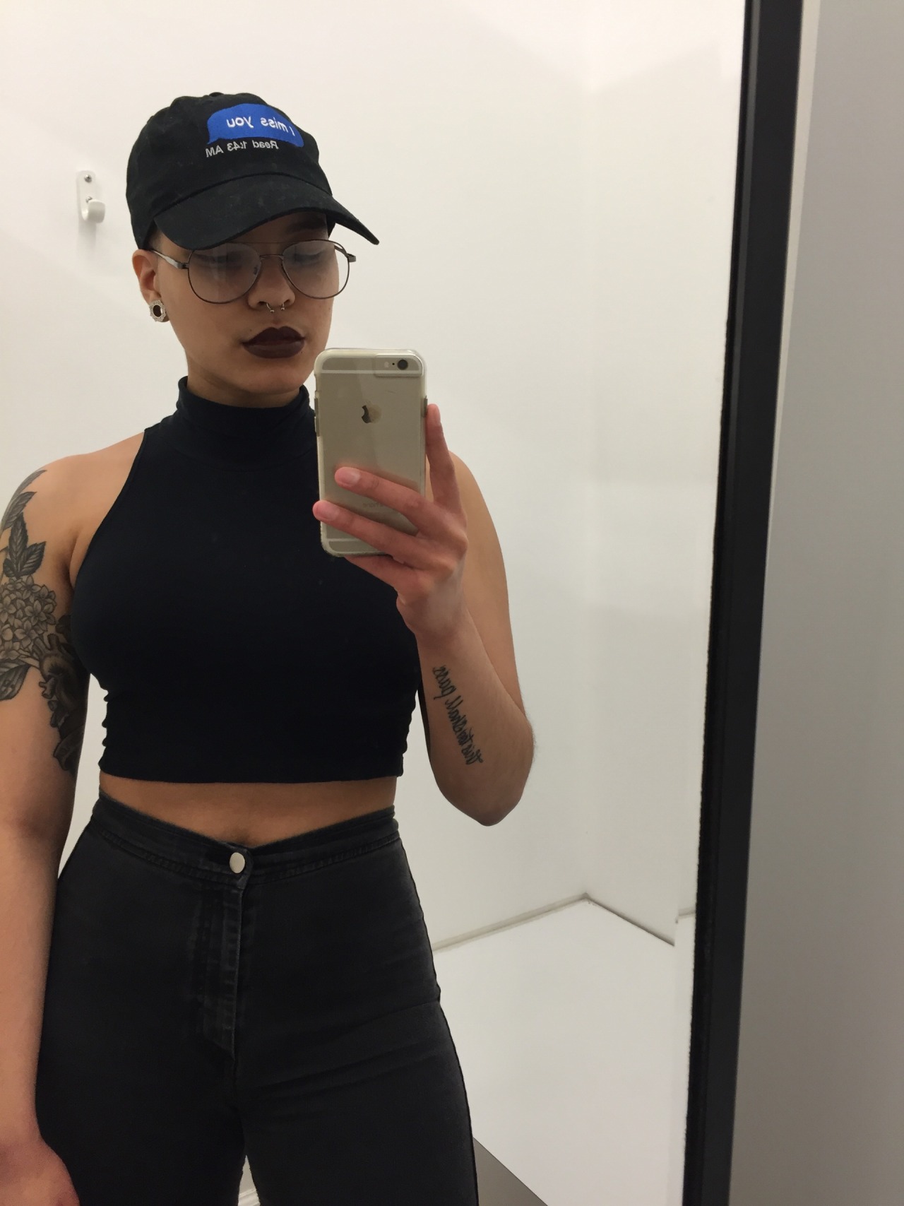 nirv-asana:  I’ve decided that I’m the black and genderless version of negasonic