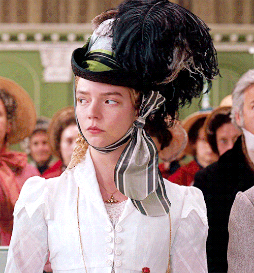 frodo-sam: Emma’s white pelisse worn with a black hat with feathers and a green