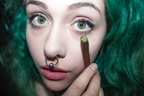 XXX weed-breath:  Blunt selfies photo