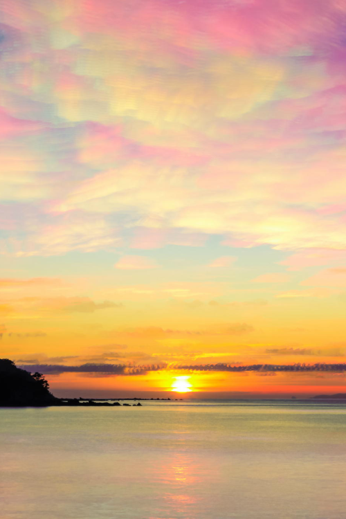 disminucion:  Tawharanui Sunrise, Mikey Mackinven