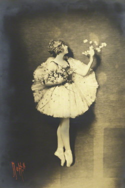 saisonciel:Louise Browne by Moffet, early