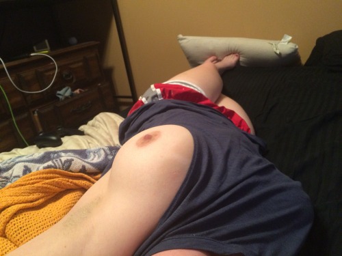 onefreebutttouch: A lil nip slip