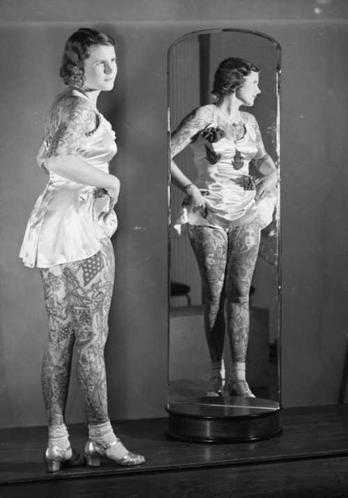 Anonymous. Betty Broadbent, the ‘Tattooed Venus’. Sydney. 4 April 1938