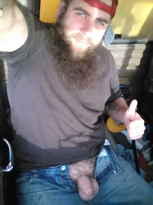 bearkinder:  bearsnkitties:  He needed air  Yum