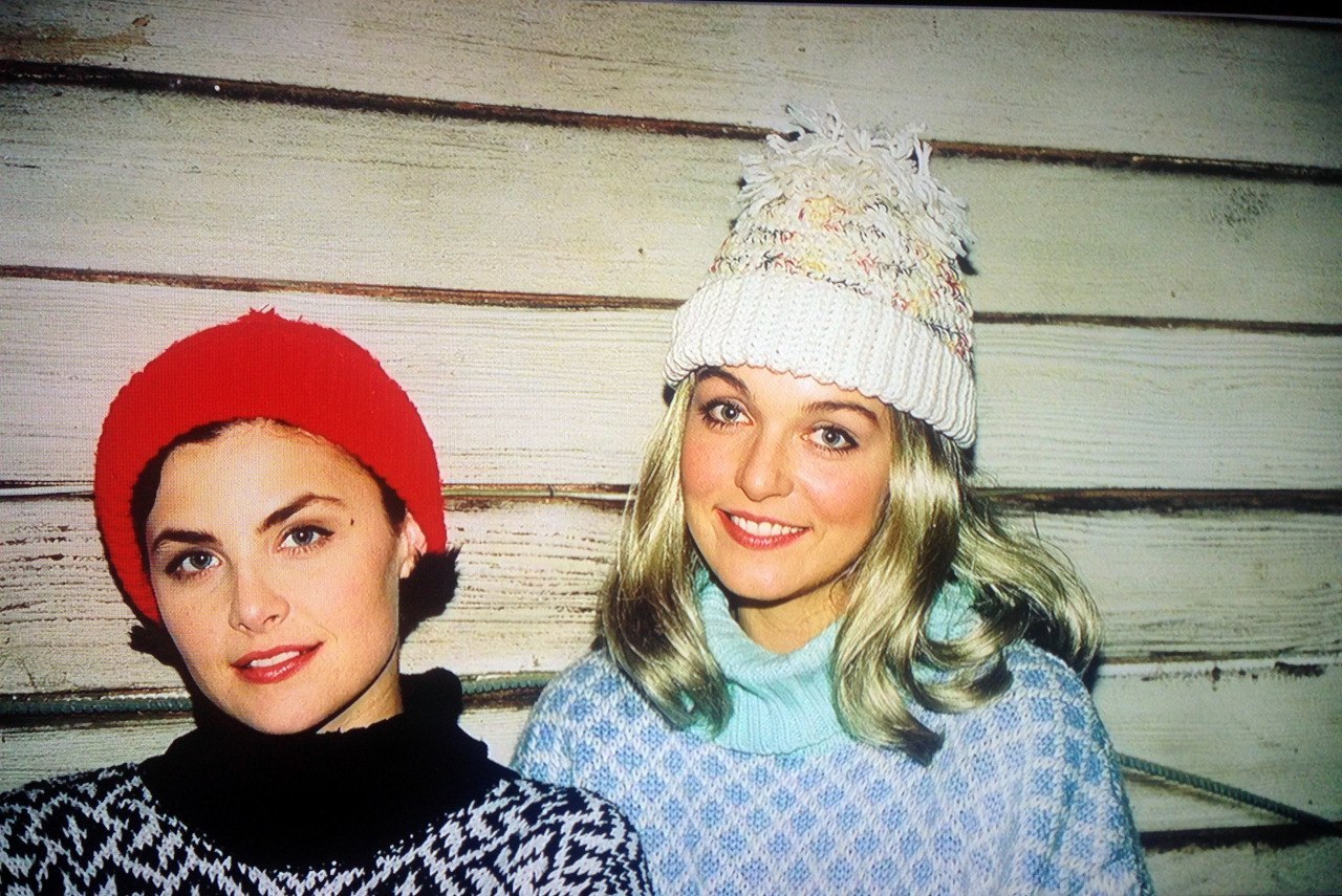 laurapalmerwalkswithme:Sherilyn Fenn and Sheryl Lee on the set of Twin Peaks by