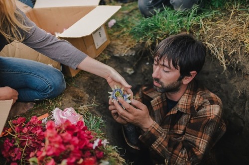 cloudyskiesandcatharsis:  Photographers’ Tearful Goodbye to Their Deceased Dog As wedding photographers by trade, most of the time, Helena and Laurent spend their days documenting the happiest moments in peoples’ lives. Recently, however, they shared