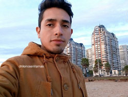 sampatestotr:  chilenosenllamas:  Allan, 28 años. Machito hetero de Valparaíso.   @hotchilean 