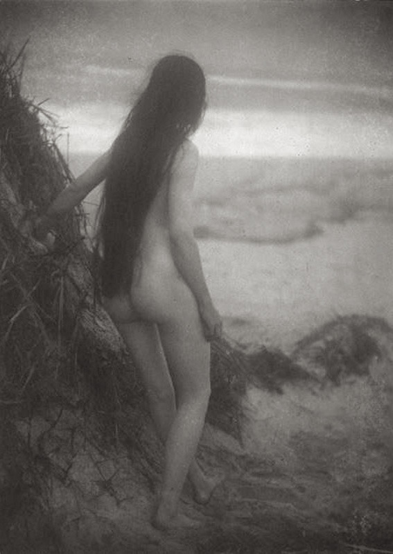 henk-heijmans:Nude on dune, 1906 - by Alice Boughton (1866 - 1943), American