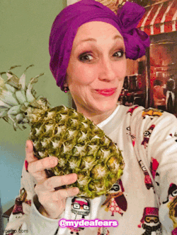 let’s get fruity @deafinitelyhear #mydeafears#gif#food#pineapple#photo animation