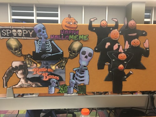exexunderscore:  exexunderscore:  exexunderscore:  Decorated my desk for the season   updated for the season   seasoned for the season 