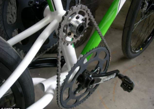 klenkomat: mooiefietsennicebikes:  Super gear  “Faster! Faster! Until the thrill of speed overcomes 