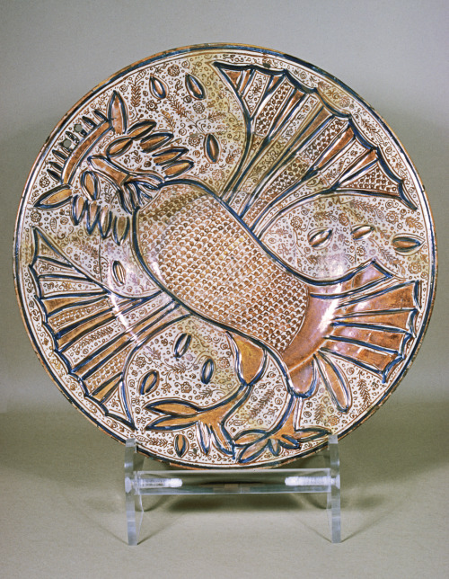 Hispano-Moresque glazed earthenware plate from Manises, Spain, c. 1525-1550