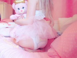 diaperfairyelle:I am the baby princess of the stuffie kingdom and you can all kiss my feet…. or you shall be executed! 