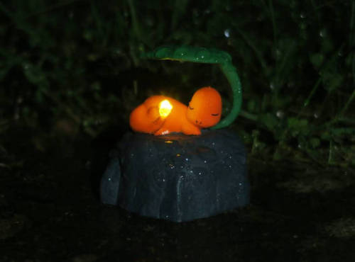 retrogamingblog - Artist TragalgarLee made a light-up statue of...