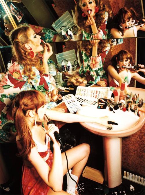 dailydoutzen: ‘The Go-Go Glamour Girls’ Doutzen Kroes and Kemp Muhl by Ellen von Unwerth for Vogue Japan, January 2005. 