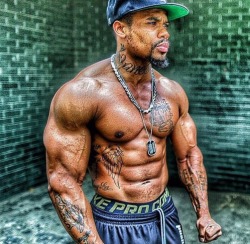 muscleworship808:  ALPHA   yes sir mmm