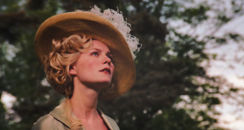 detournementsmineurs:Kristen Dunst dans “Marie-Antoinette” de Sofia Coppola, 2006.