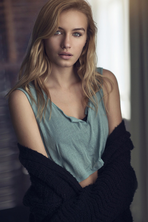 photografiae:Betsy - Natural Light by Dani_Diamond || http://ift.tt/186U93Z