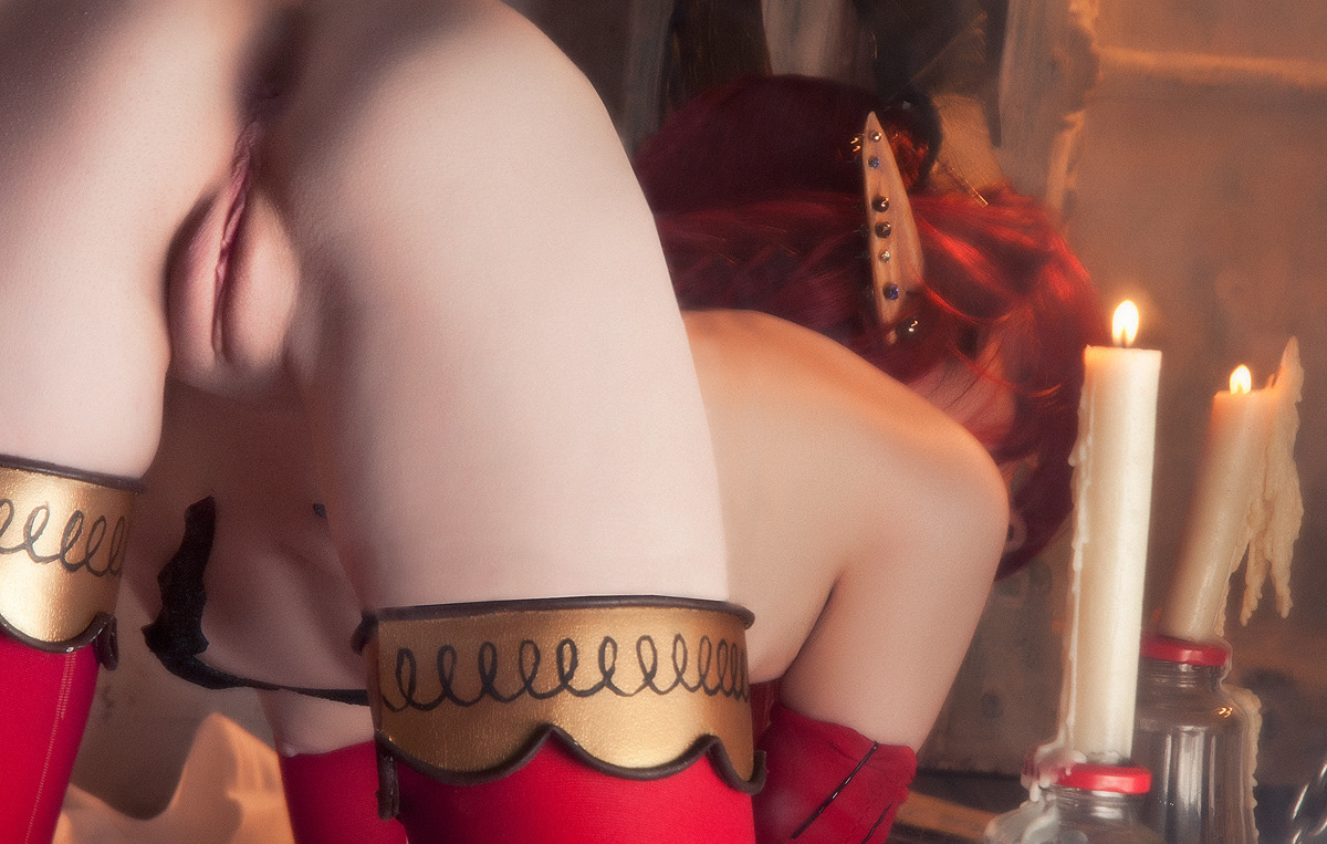 sweet-omankoppai:  Exia from Terra-Online ero-cosplay.Model: Alina LatypovaPhotographer: