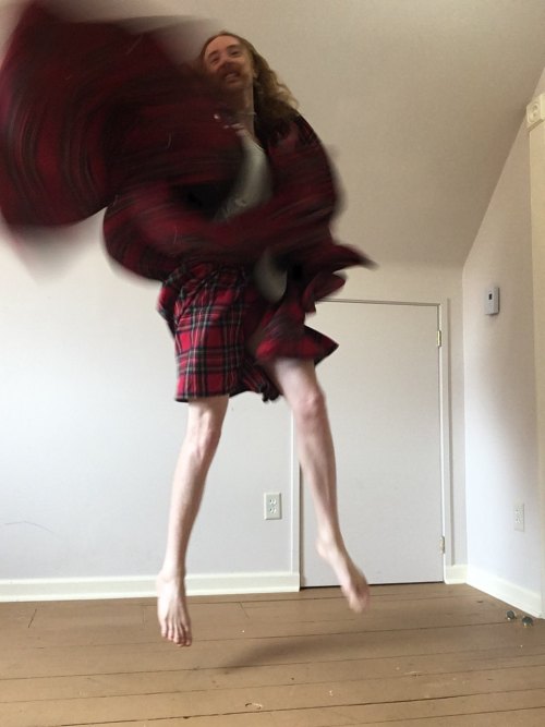 justinhubbell:I’ve fallen in love with photographing kilts in motion.Both my red and blue kilts were