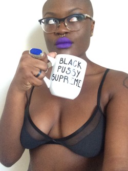 Themochagoddess:me When These White Girls Ask Why My Pussy Pops Severely…