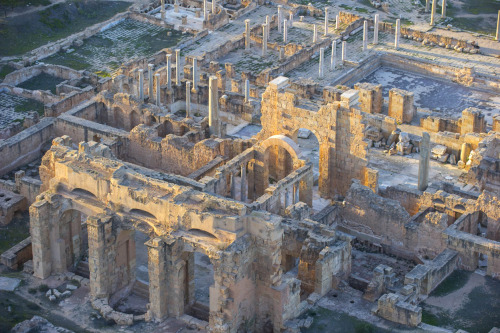 travelcamera:The ruins of Leptis Magna, a prominent city of the Roman Empire, near present-day Khoms