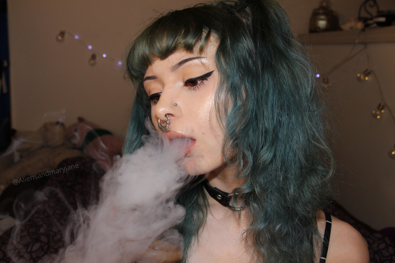 aliensandmaryjane:stretched my septum again, and shit bitch it hurty 