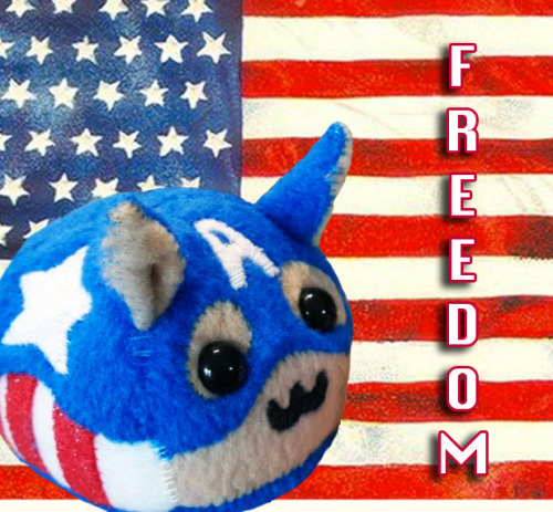 callykarishokka:  SUNDAYPUGGLESStarscream: http://www.ebay.com/itm/121614449466CAPTAIN PUGGLEMERICA: http://www.ebay.com/itm/111639159873YUP, A NON TF PUGGLEGAZE IN WONDER, MORTALS