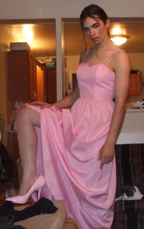 cocksucked-xdress: tranny street walker Pretty in Pink