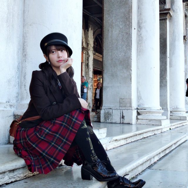 himmelkei:  (via 【画像】声優・竹達彩奈さん「撮影でイタリアにいます！」