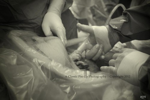 thedailywhat:  Viral Photo of the Day  The latest buzz from the viral media frontier is this heartwarming photo of a baby grabbing a doctor’s finger while still inside the mother’s womb. Since being posted to the mother’s Facebook page earlier