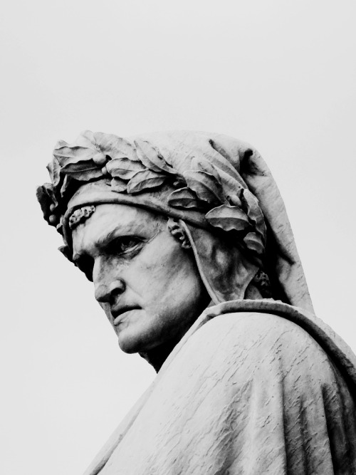 skyeventide:henriplantagenet:The Statue of Dante Alighieri, Florence, Italy.What I love the most abo