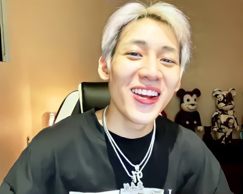 Bambam on V Live. ( 210524 ): vlive.tv/post/1-23095877