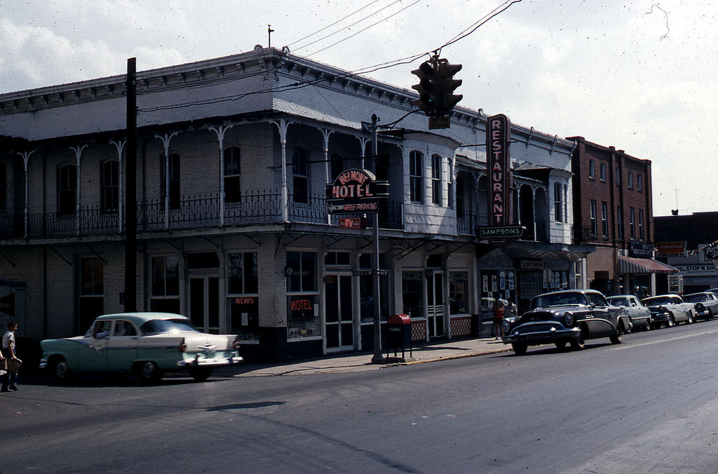 memoriastoica:  Arlington, Virginia. Circa 1960. Source. 