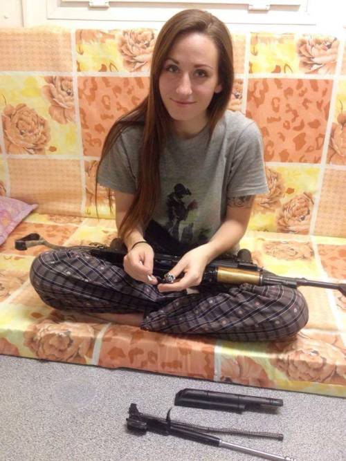 brass-steel-lead:  cisnowflake:  kibosh-josh-mahgosh:  lnnocentbystander:  shiny-kit-syndrome:  Samantha Jay - an American who spent time with the kurds fighting ISIS.  SICK  🎶There she is, Miss America There she is, your ideal 🎶  So much respect.