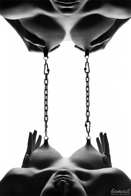 jenjames4:  My sweet sub @alyfullofcuriosity and I often play our nipple pull game.