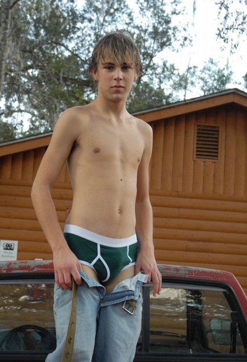 Porn Pics just-twink-sex:  Stripping in a pick-up
