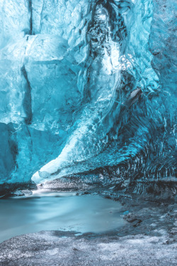 captvinvanity:    Glacial Ice Cave   | Photographer | CV