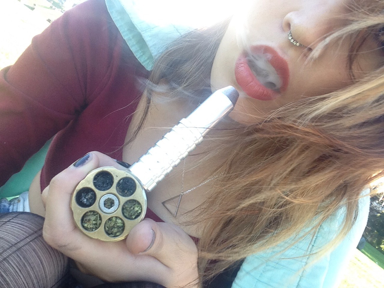 foreverr-horny:tipsybae: Revolver pipe   That’s tough 👌