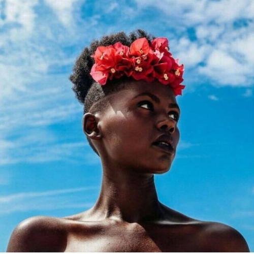 2frochicks:

Crowns come in all different shapes and sizes ✊🏾
———————————————————– |www.2FroChicks.com
YouTube.com/2FroChicks 
#2FroChicks #NaturalHair #Melanin #Curls #Curlyhair #Afro #Brownbeauty #BlackGirlsRock #BrownGirl #BlackGirls #Kinkyhair #Brown #Womenofcolor #bighair #Hair #HealthyHair #Braids #afrostyle #Naturals #curlfriends #embraceyourcurls #curlysue #Bouncycurls #BlackGirlMagic #blogger #ootd #Igdaily #crown #flowers 