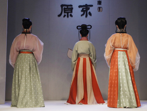 Traditional Chinese hanfu exhibition of tang dynasty and warring states period by 装束与乐舞