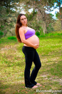 pregnantbellyobsession:  Nice open field for me to do whatever I wanted with this pregnant whore