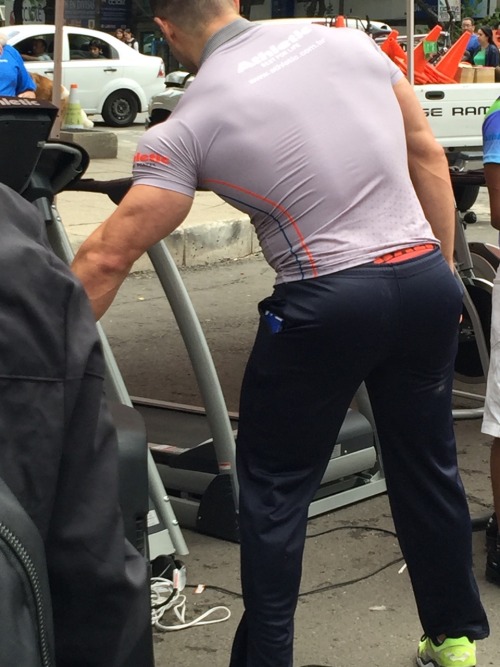 mercooriothong:  Random guy doing some promo. I drooled.