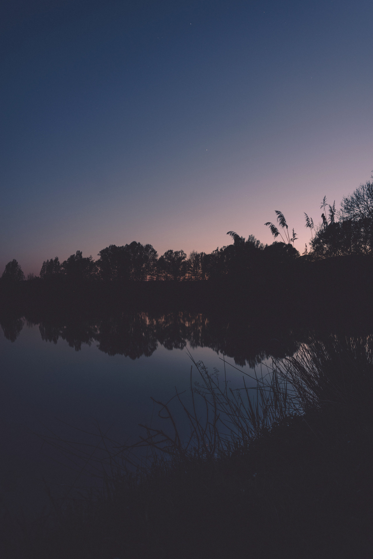biancabaumann:  t h e // m a g i c a l // l a k e 🌙instagram