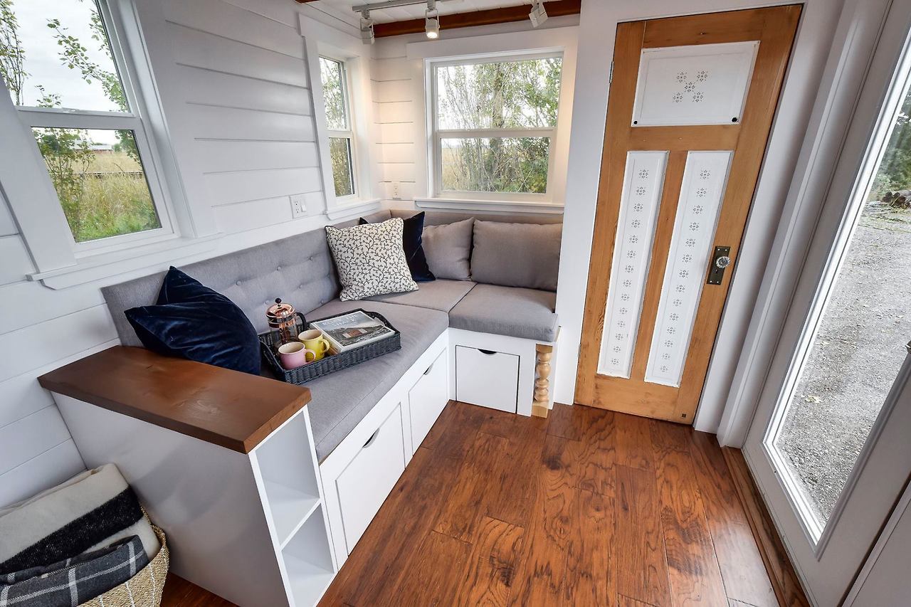 tinyhousetown:  A custom designed 30′ home from the Mint Tiny House Company  