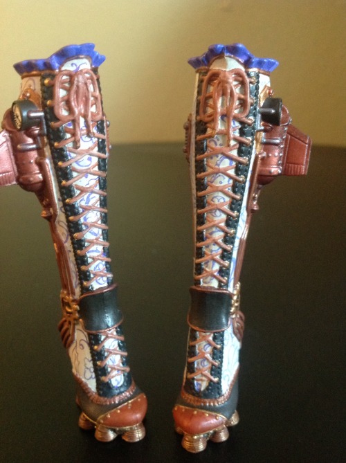 ponyseeker128:Monster high Robecca Steam custom boots Finally finished and up for sale! My absolute 